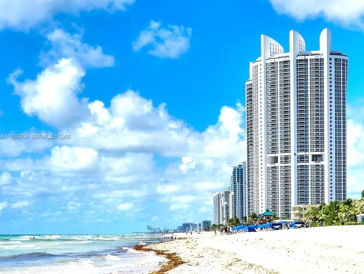 Foto de propiedad en 18201 Collins Avenue 4305, Sunny Isles Beach, FL 33160 Sunny Isles Beach con MLS# 