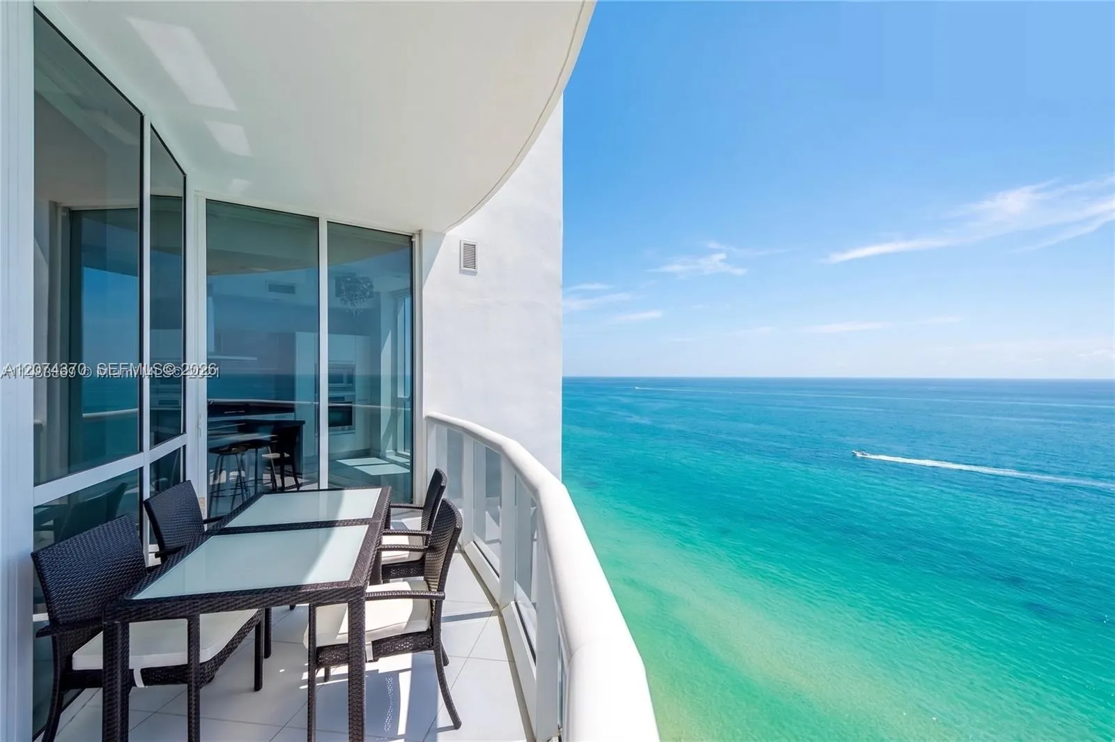 Foto de propiedad en 18201 Collins Avenue 4409, Sunny Isles Beach, FL 33160 Sunny Isles Beach con MLS# 