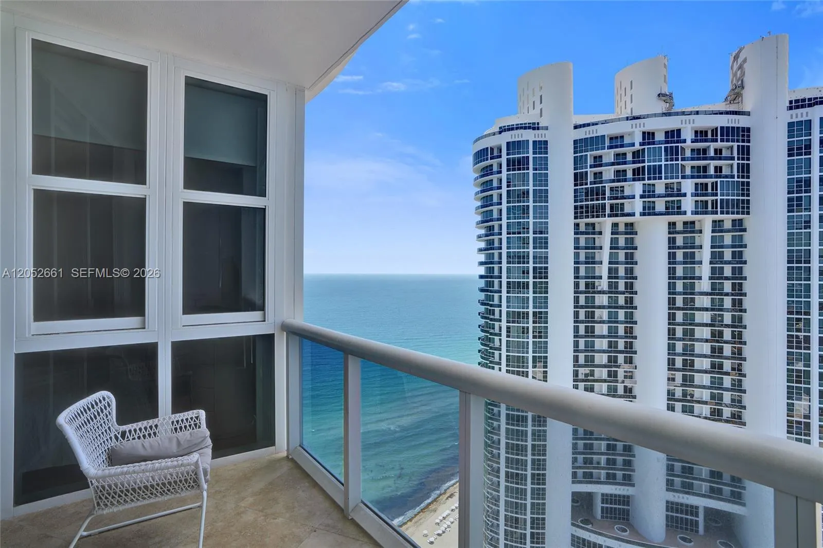 Foto de propiedad en 18201 Collins Avenue 4705, Sunny Isles Beach, FL 33160 Sunny Isles Beach con MLS# 