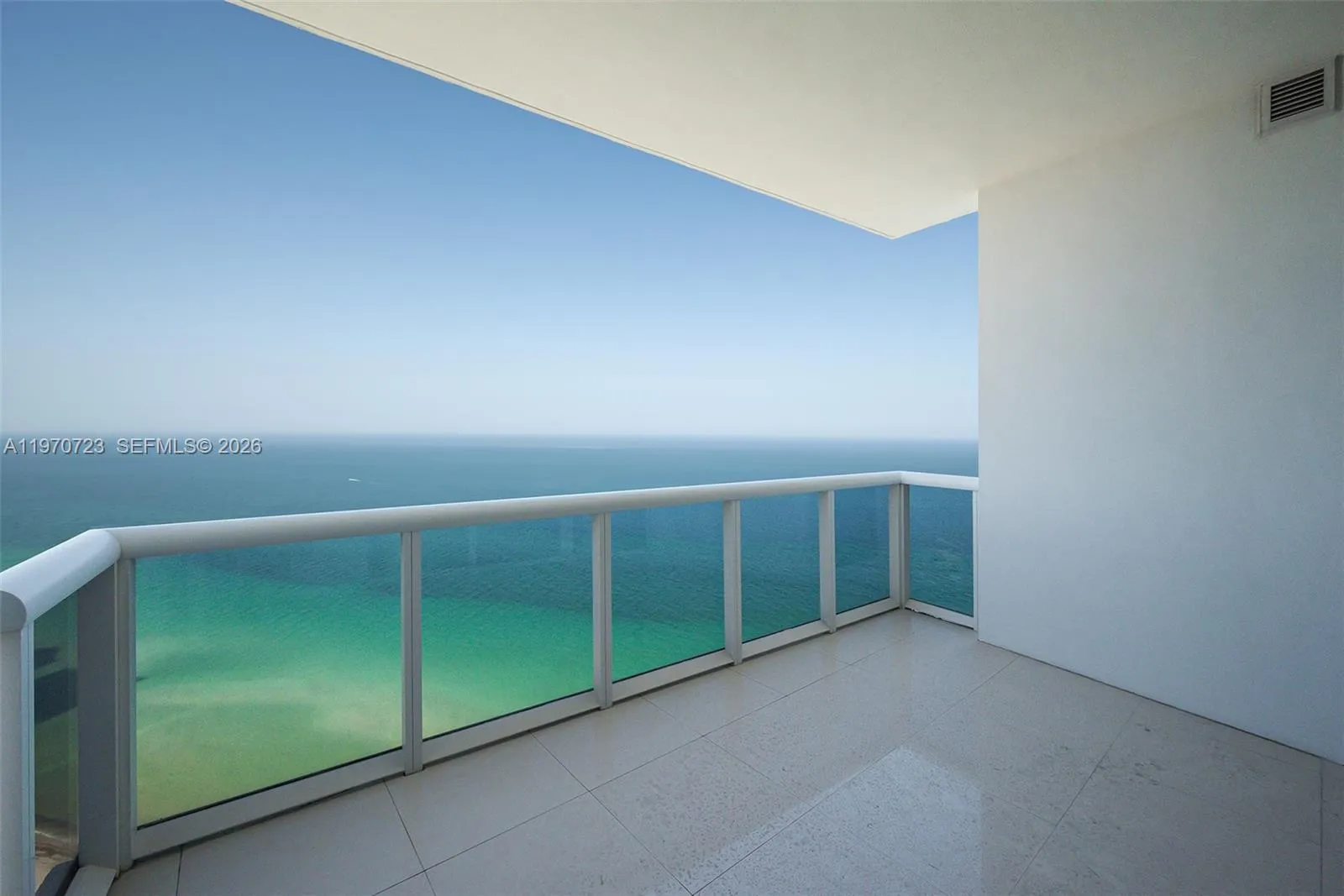 Foto de propiedad en 18201 Collins Avenue 4808, Sunny Isles Beach, FL 33160 Sunny Isles Beach con MLS# 