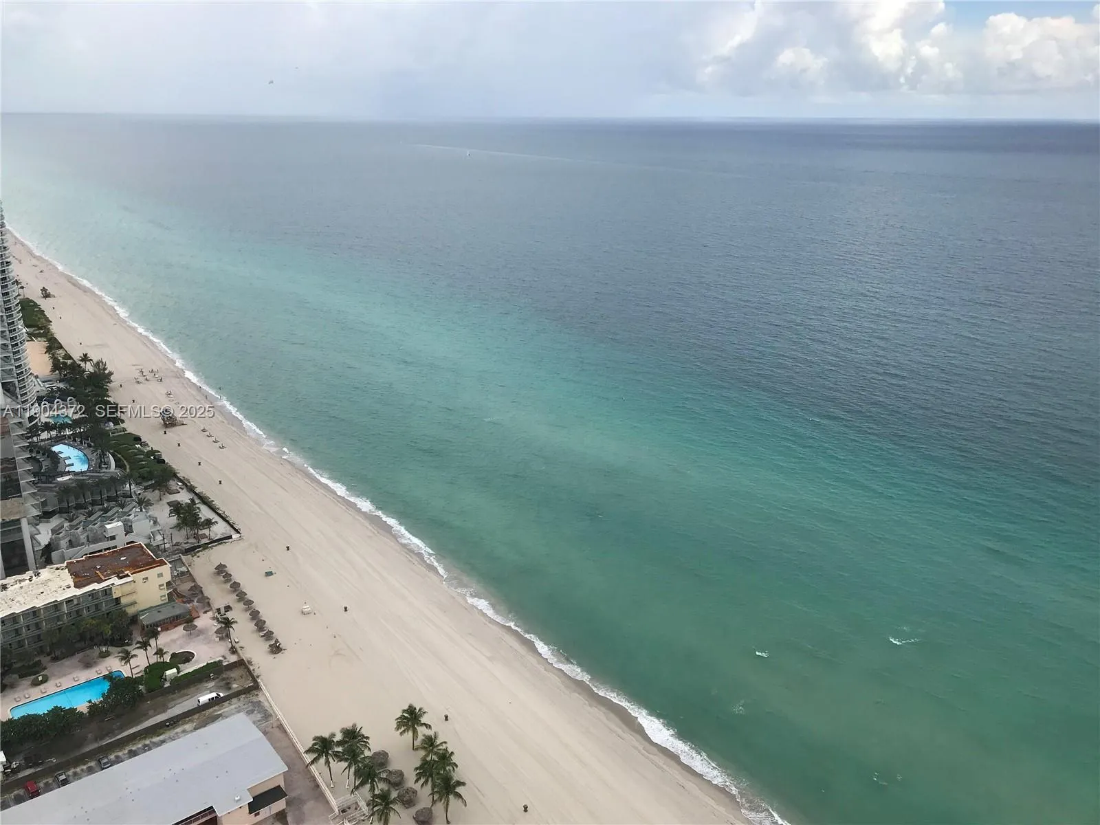 Foto de propiedad en 18201 Collins Avenue 5104, Sunny Isles Beach, FL 33160 Sunny Isles Beach con MLS# 