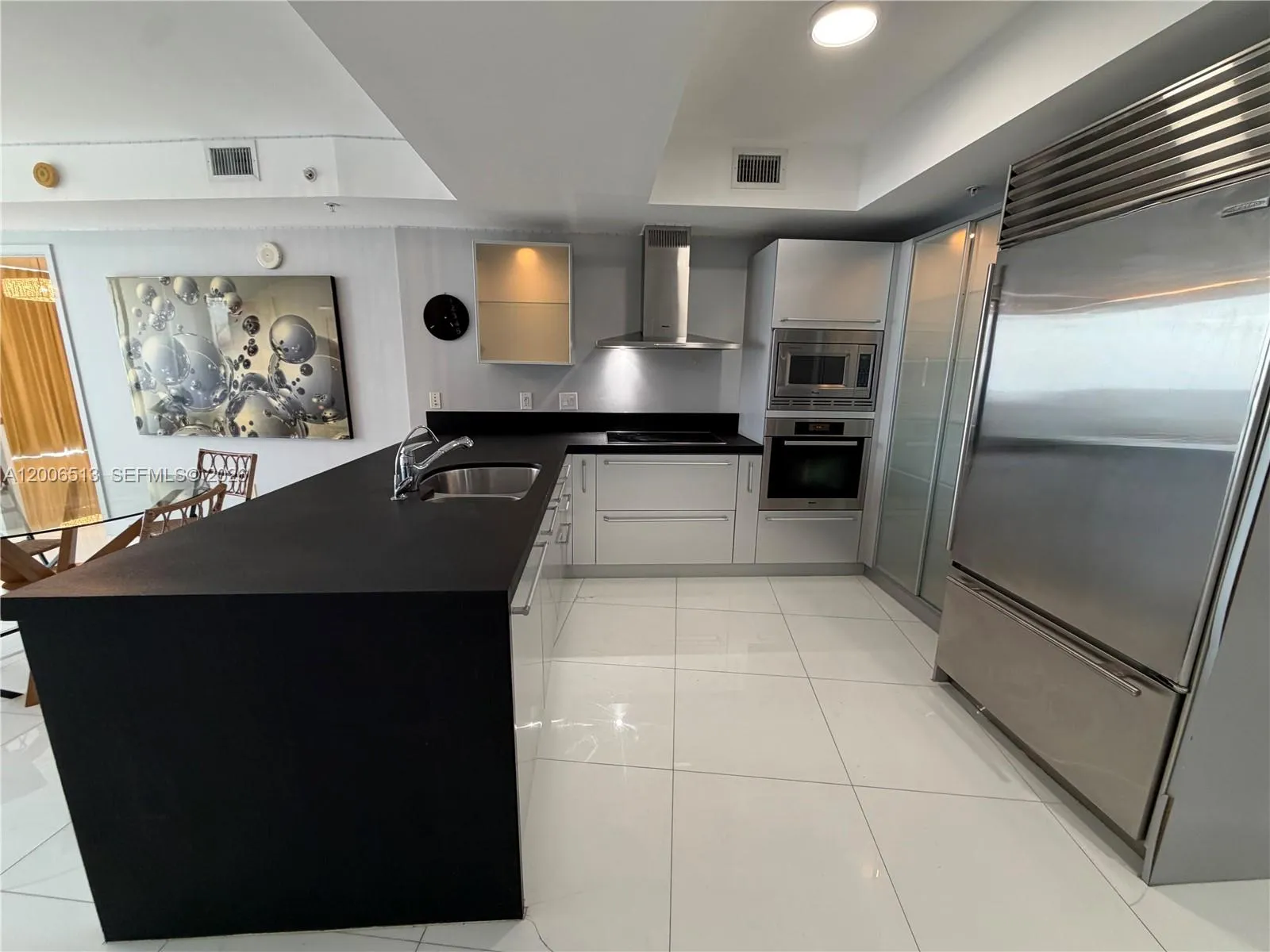 Foto de propiedad en 18201 Collins Avenue 5105, Sunny Isles Beach, FL 33160 Sunny Isles Beach con MLS# 