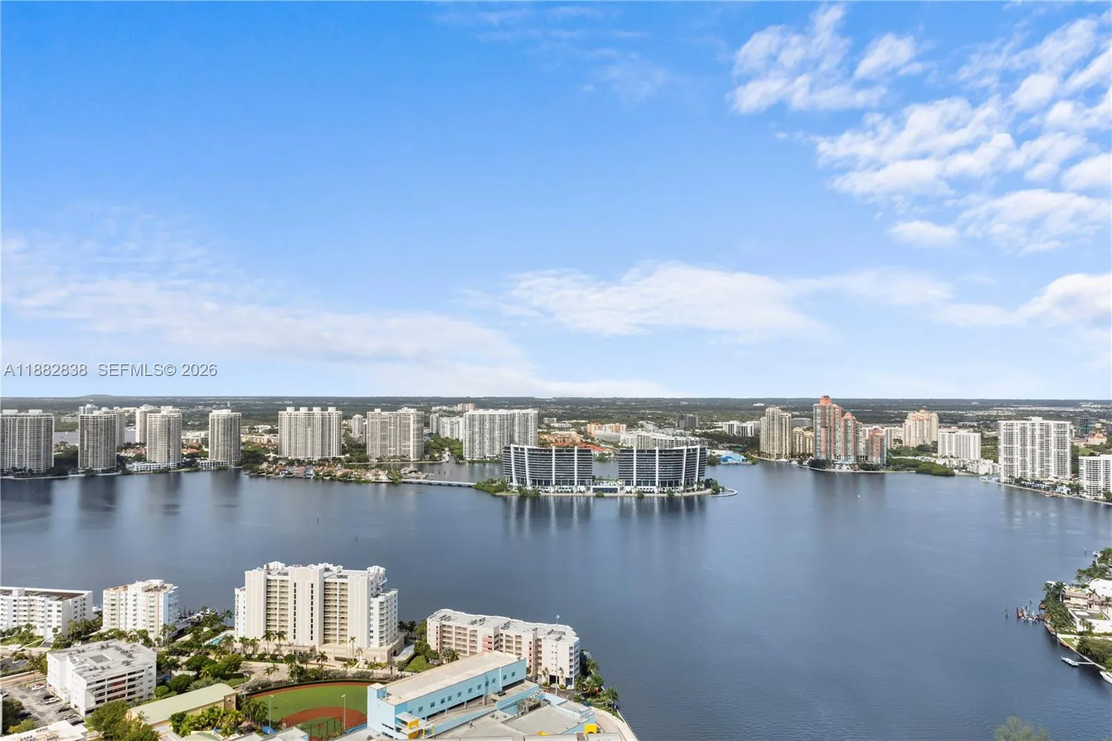 Foto de propiedad en 18201 Collins Avenue 5301, Sunny Isles Beach, FL 33160 Sunny Isles Beach con MLS# 