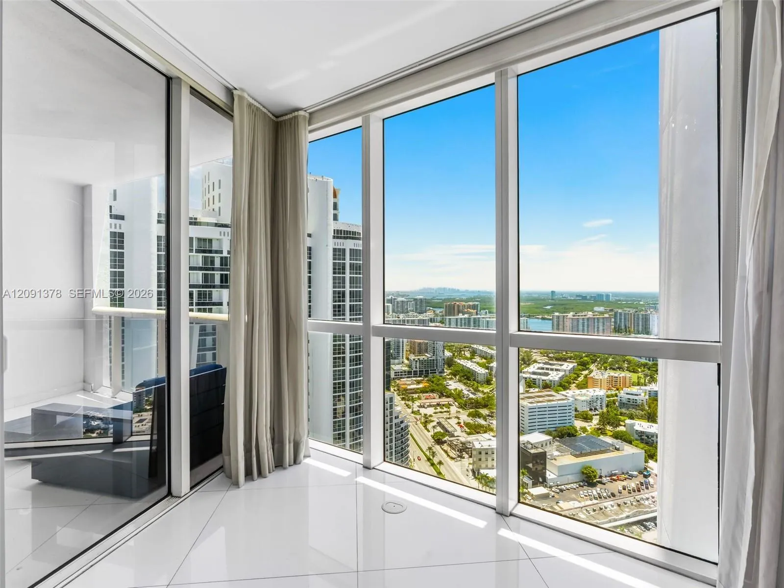 En Venta 18201 Collins Avenue 5303, Sunny Isles Beach, FL 33160, Sunny Isles Beach, FL 33160
