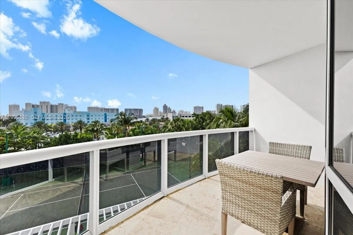 Foto de propiedad en 18201 Collins Avenue 601A, Sunny Isles Beach, FL 33160 Sunny Isles Beach con MLS# 
