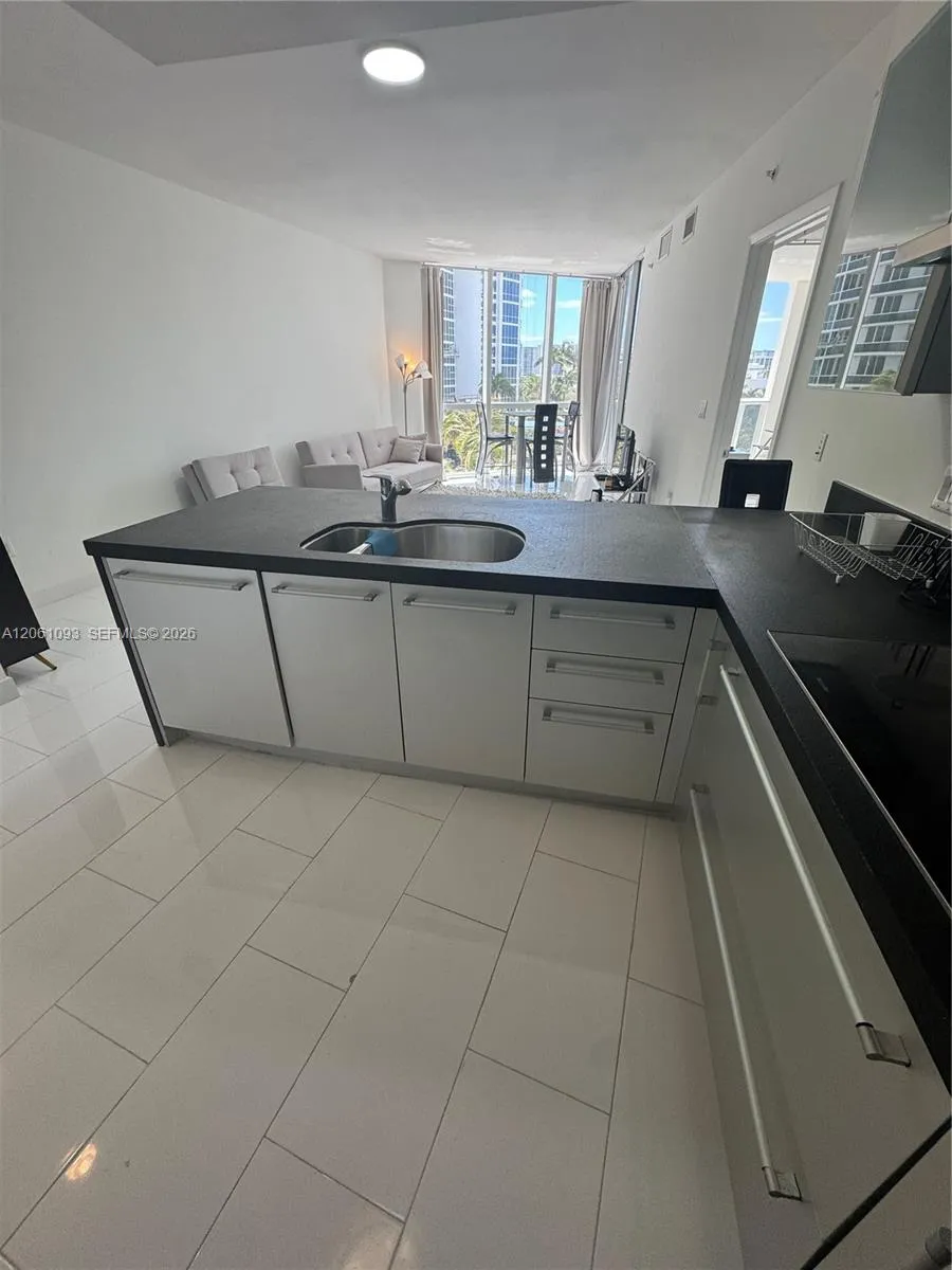 Foto de propiedad en 18201 Collins Avenue 608, Sunny Isles Beach, FL 33160 Sunny Isles Beach con MLS# 