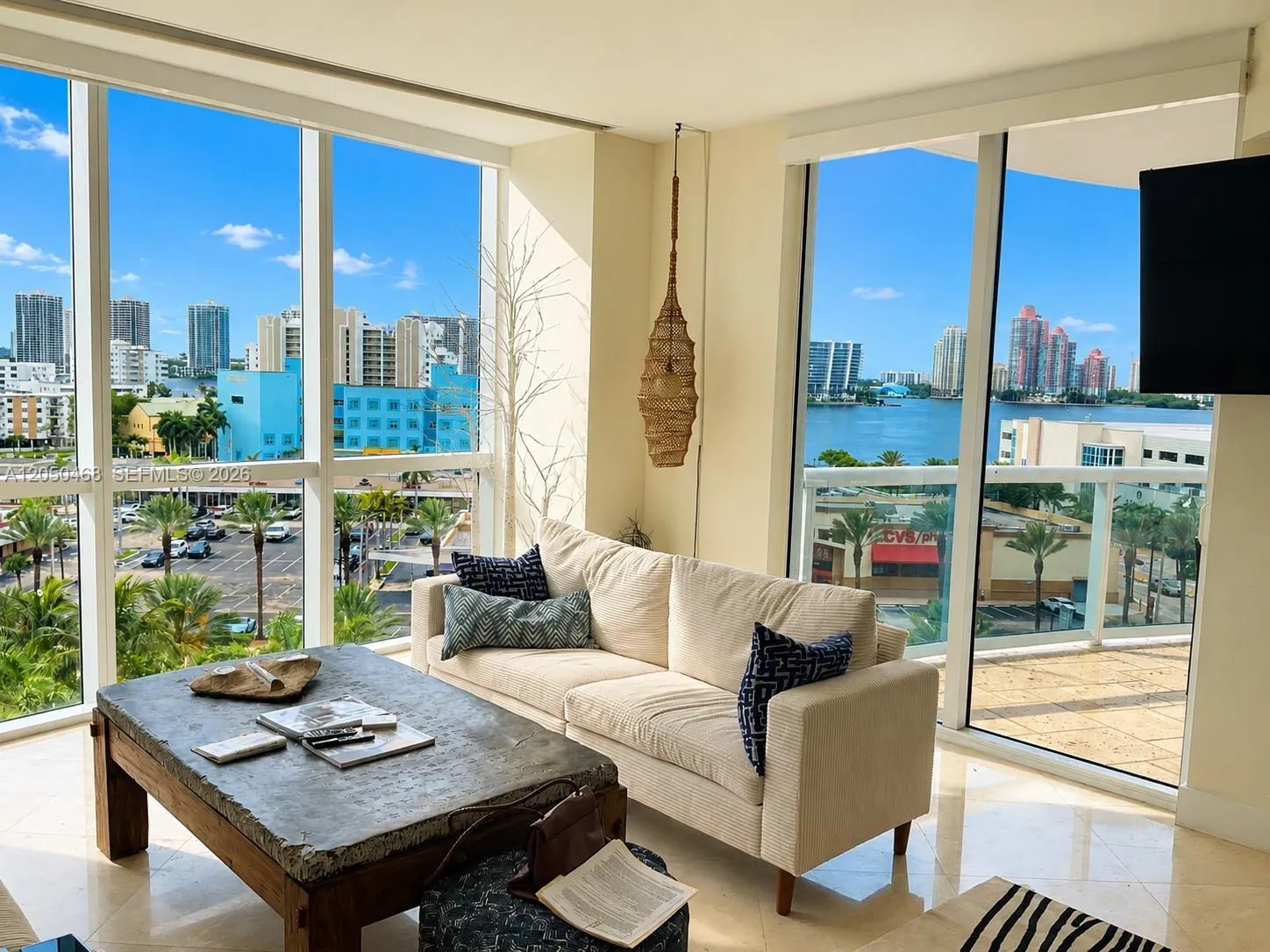 Foto de propiedad en 18201 Collins Avenue 901A, Sunny Isles Beach, FL 33160 Sunny Isles Beach con MLS# 