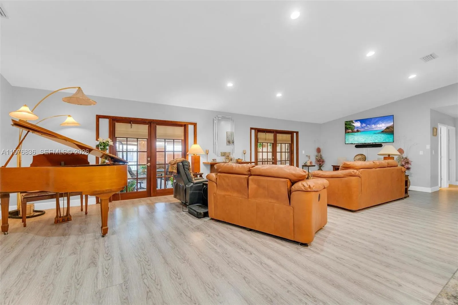 Foto de propiedad en 18201 SW 87th Avenue, Palmetto Bay, FL 33157 Palmetto Bay con MLS# 