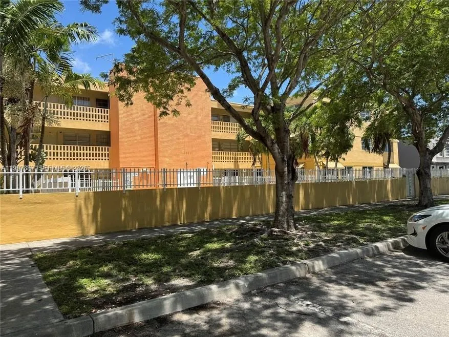 Foto de propiedad en 1821 NE 168th Street B3, North Miami Beach, FL 33162 North Miami Beach con MLS# 