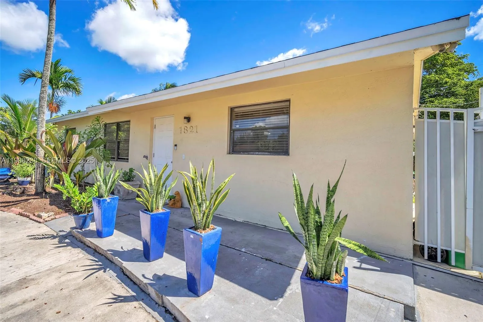 Foto de propiedad en 1821 SW 98th Terrace, Miramar, FL 33025 Miramar con MLS# 
