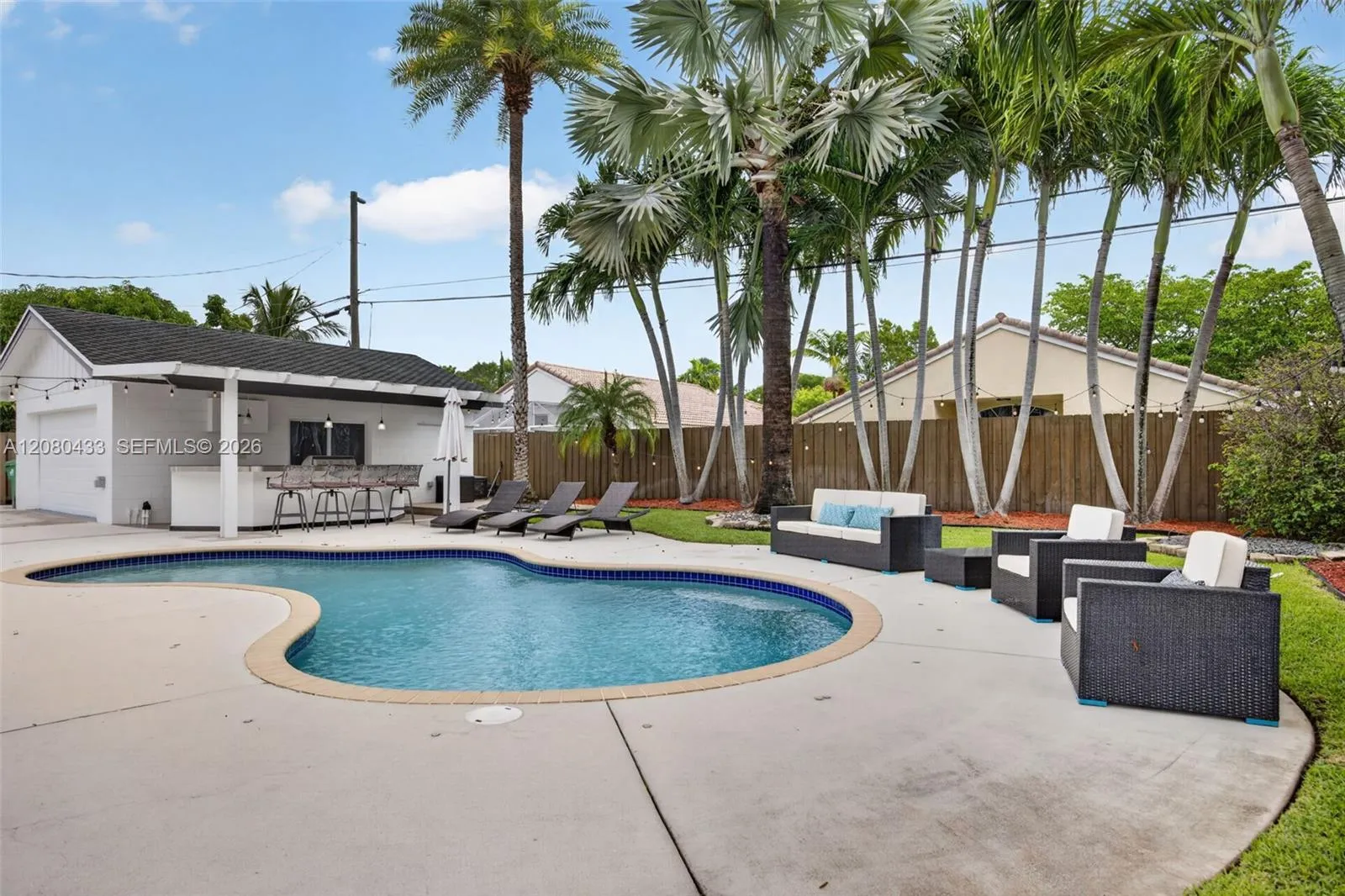 Foto de propiedad en 18211 SW 95th Court, Palmetto Bay, FL 33157 Palmetto Bay con MLS# 