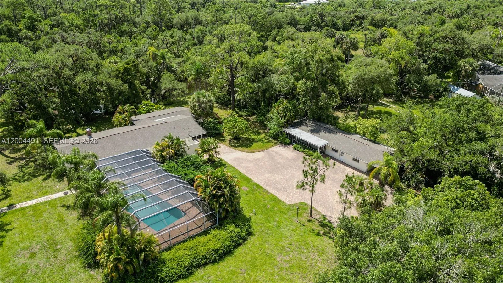 Foto de propiedad en 18220 Elmwood, FL 33920  con MLS# 