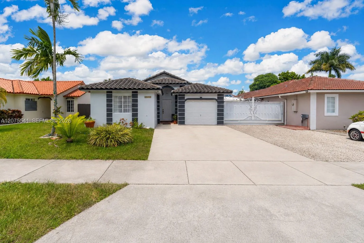 Foto de propiedad en 18230 SW 143rd Court, Miami, FL 33177 Miami con MLS# 