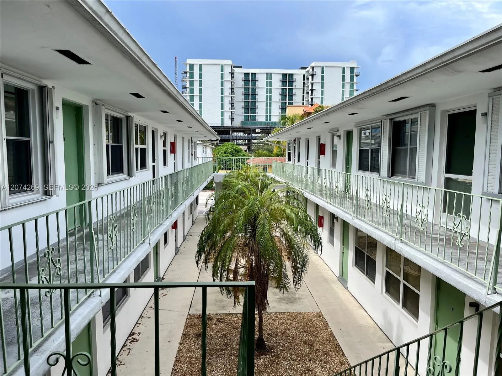 Foto de propiedad en 1824 Monroe Street 12, Hollywood, FL 33020 Hollywood con MLS# 