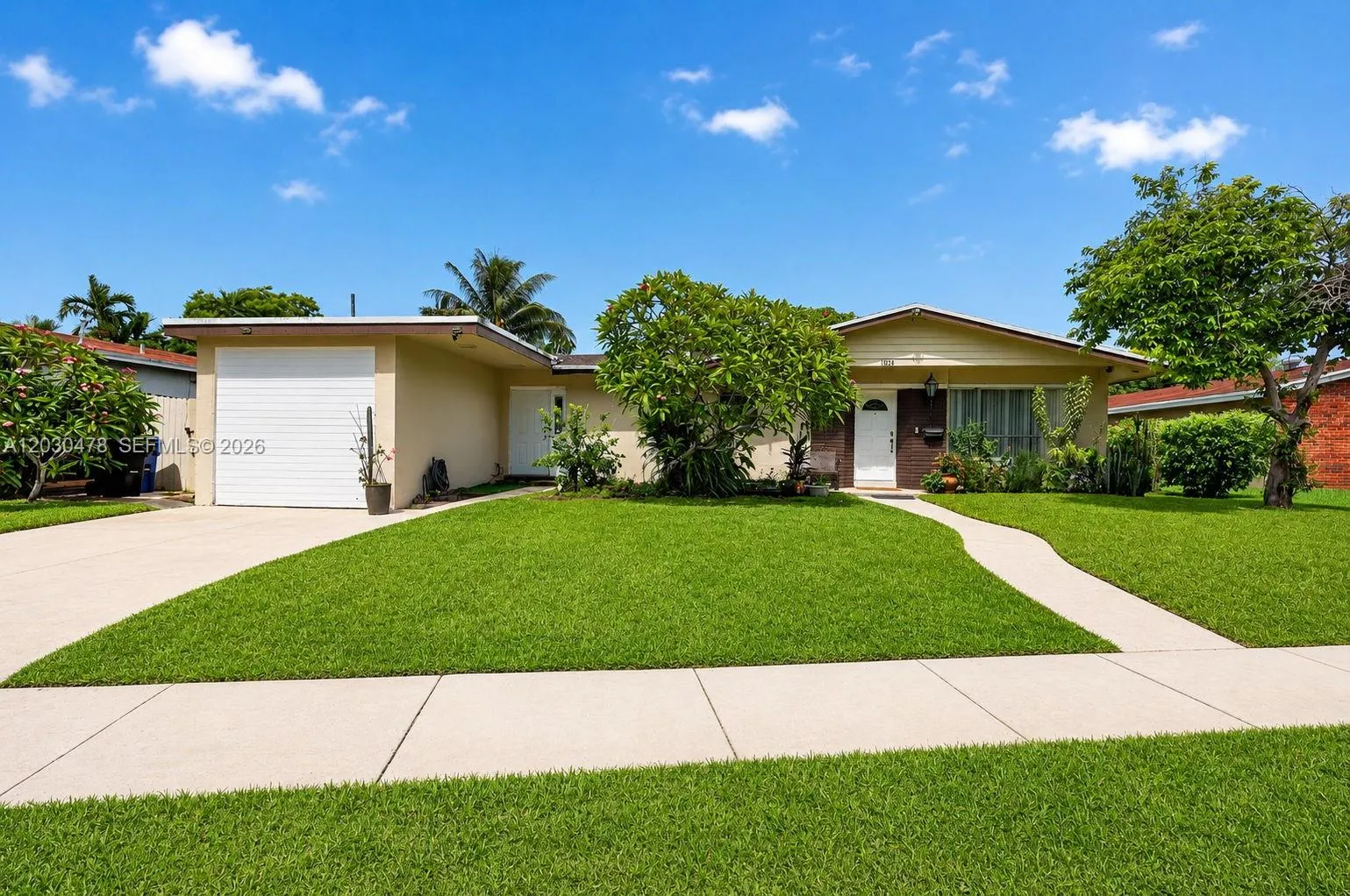Foto de propiedad en 18240 NE 8th Avenue, North Miami Beach, FL 33162 North Miami Beach con MLS# 