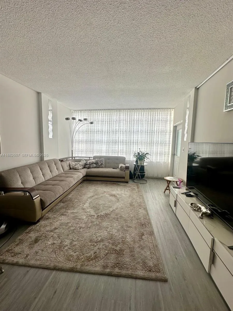 Foto de propiedad en 1825 S Ocean Drive PH-6, Hallandale Beach, FL 33009 Hallandale Beach con MLS# 