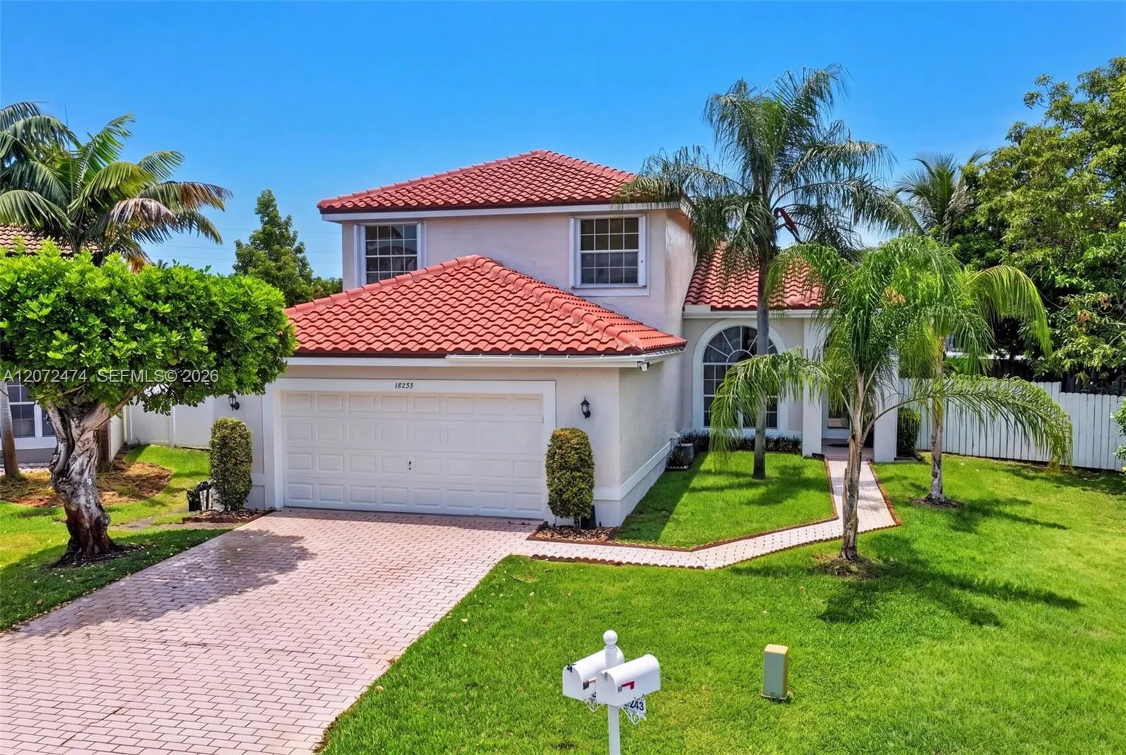 Foto de propiedad en 18253 SW 5th Street, Pembroke Pines, FL 33029 Pembroke Pines con MLS# 