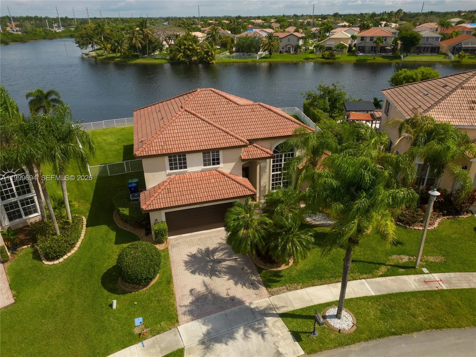 Foto de propiedad en 18281 SW 22nd Street, Miramar, FL 33029 Miramar con MLS# 