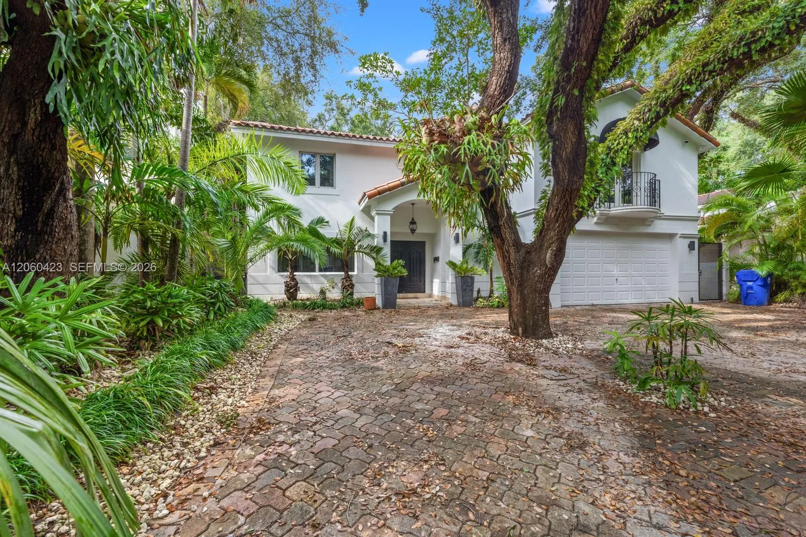 Foto de propiedad en 1830 Chucunantah Road, Miami, FL 33133 Miami con MLS# 