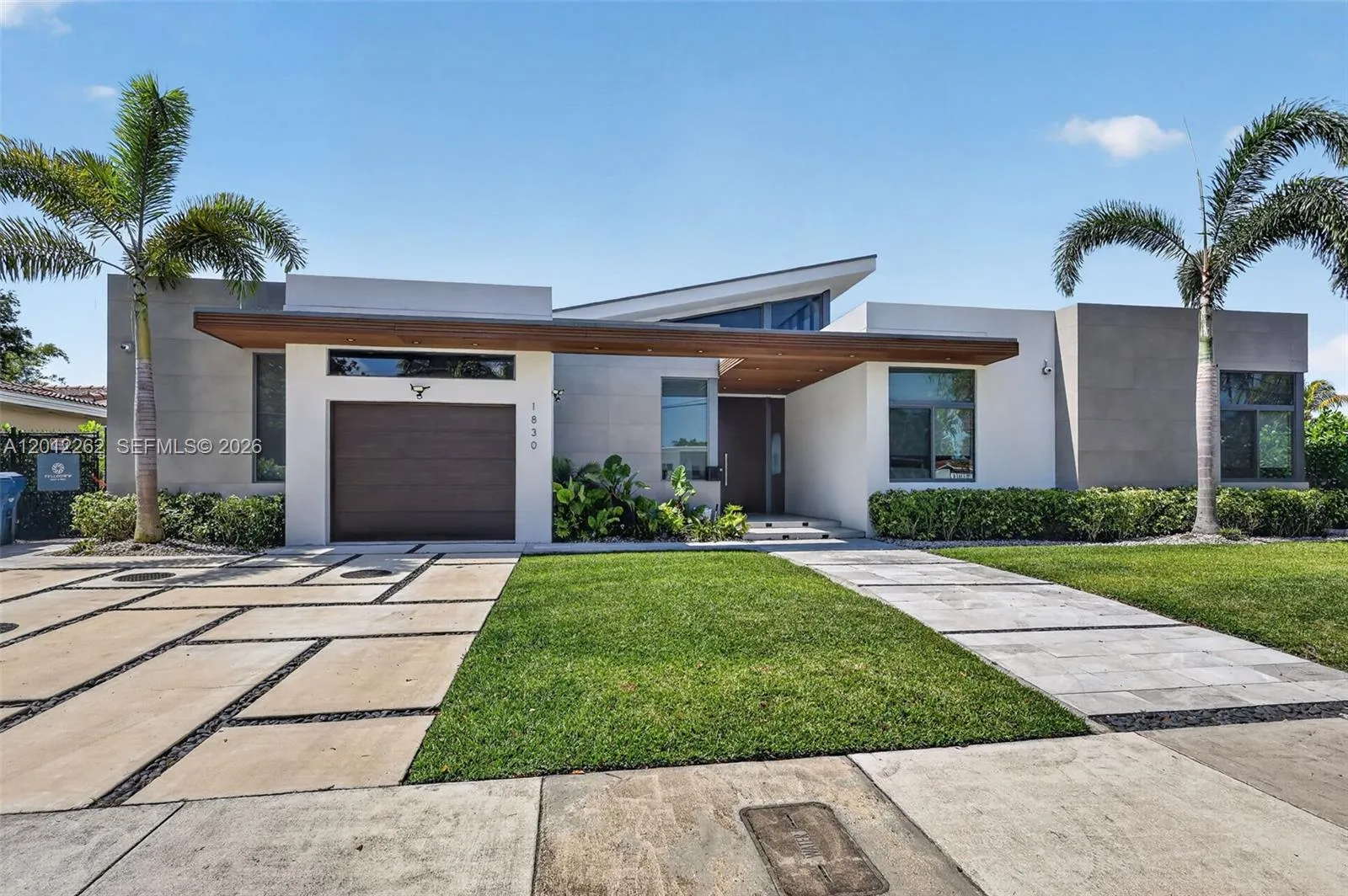 Foto de propiedad en 1830 NE 193rd Street, Miami, FL 33179 Miami con MLS# 