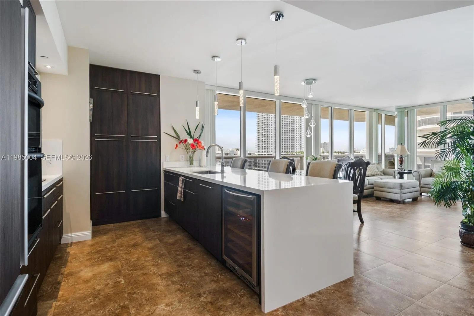 Foto de propiedad en 1830 S Ocean Drive 1108, Hallandale Beach, FL 33009 Hallandale Beach con MLS# 