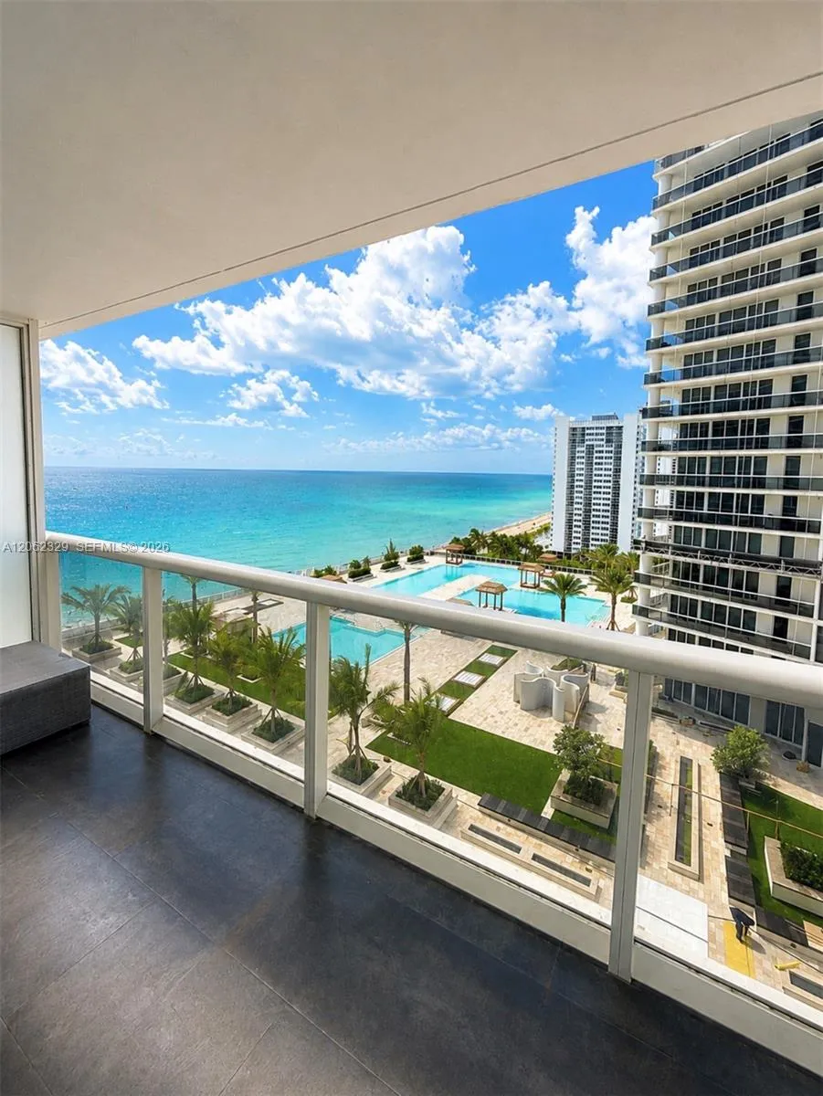 Foto de propiedad en 1830 S Ocean Drive 1405, Hallandale Beach, FL 33009 Hallandale Beach con MLS# 