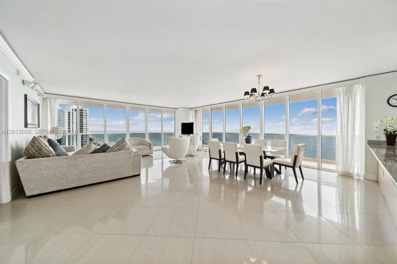 Foto de propiedad en 1830 S Ocean Drive 1701, Hallandale Beach, FL 33009 Hallandale Beach con MLS# 