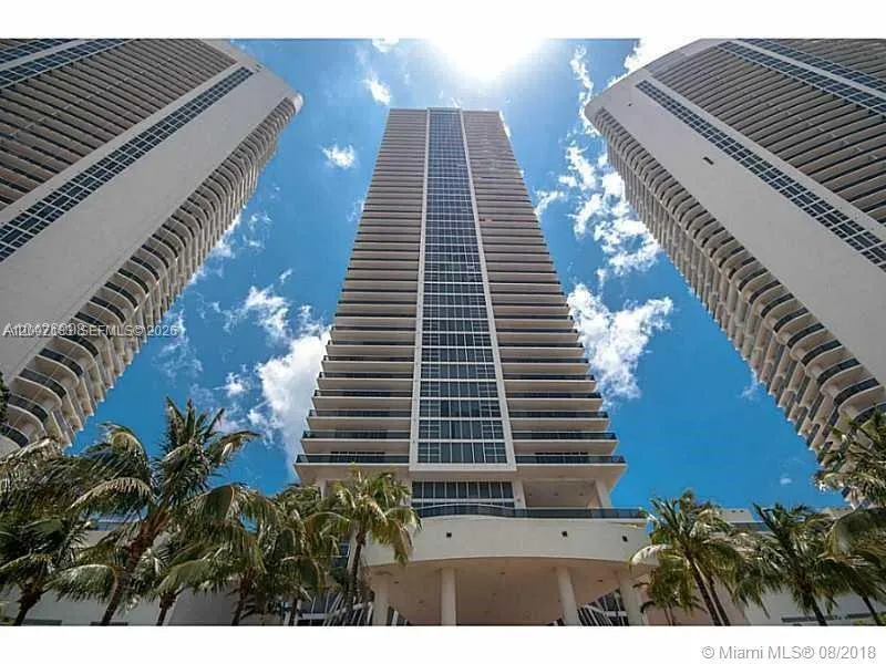 Foto de propiedad en 1830 S Ocean Drive 1705, Hallandale Beach, FL 33009 Hallandale Beach con MLS# 
