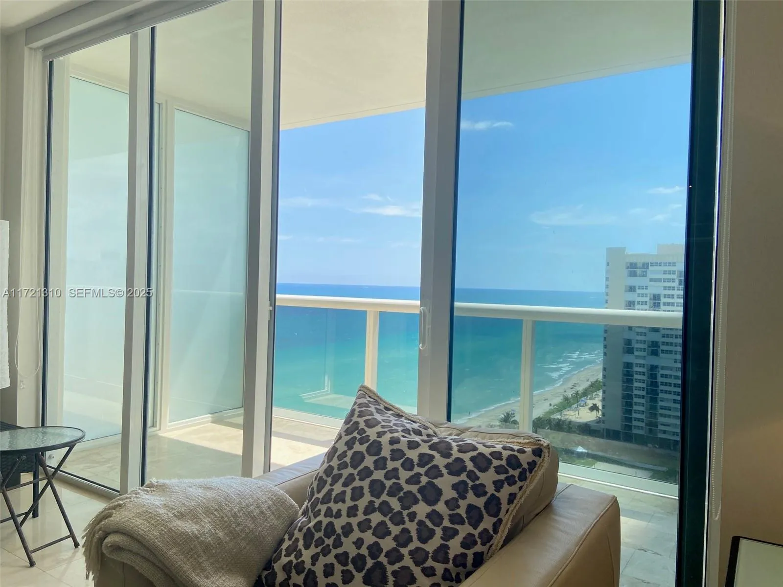 Foto de propiedad en 1830 S Ocean Drive 1905, Hallandale Beach, FL 33009 Hallandale Beach con MLS# 