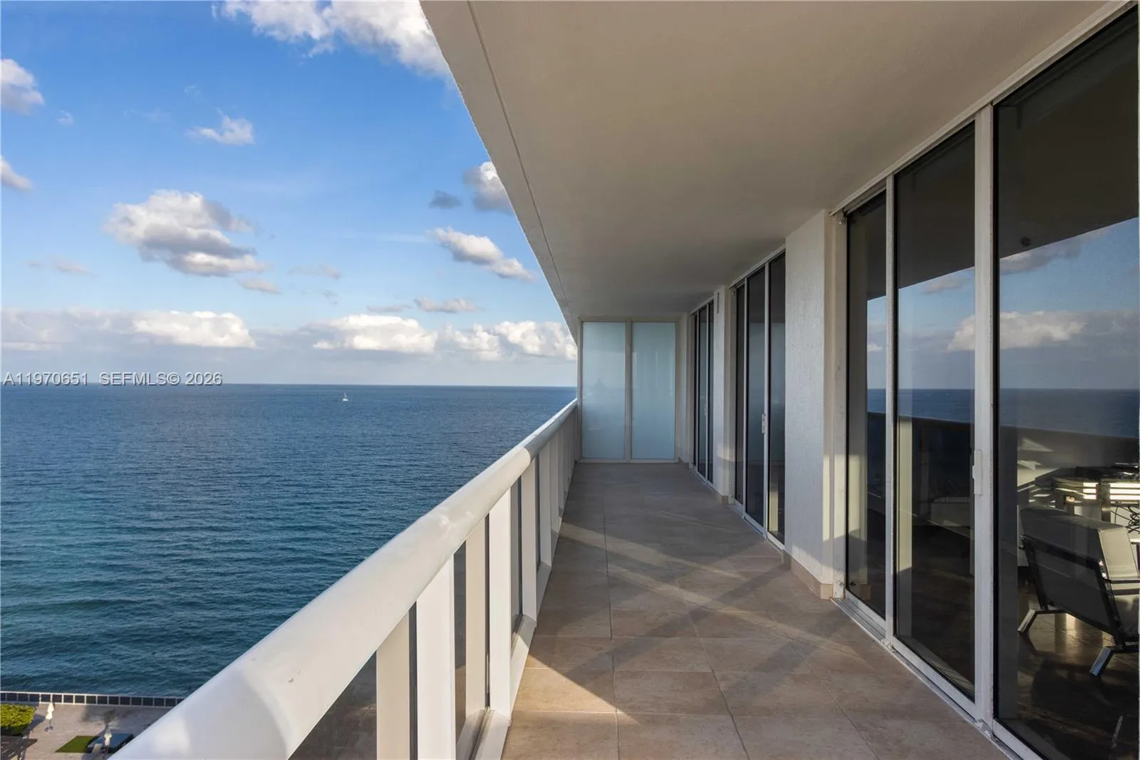 Foto de propiedad en 1830 S Ocean Drive 1908, Hallandale Beach, FL 33009 Hallandale Beach con MLS# 