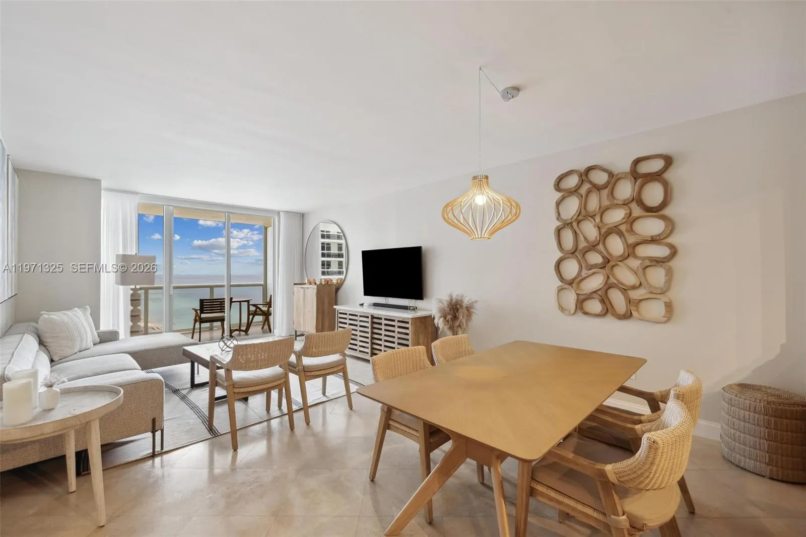 Foto de propiedad en 1830 S Ocean Drive 2811, Hallandale Beach, FL 33009 Hallandale Beach con MLS# 