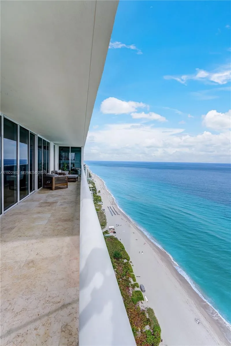 Foto de propiedad en 1830 S Ocean Drive 3002, Hallandale Beach, FL 33009 Hallandale Beach con MLS# 
