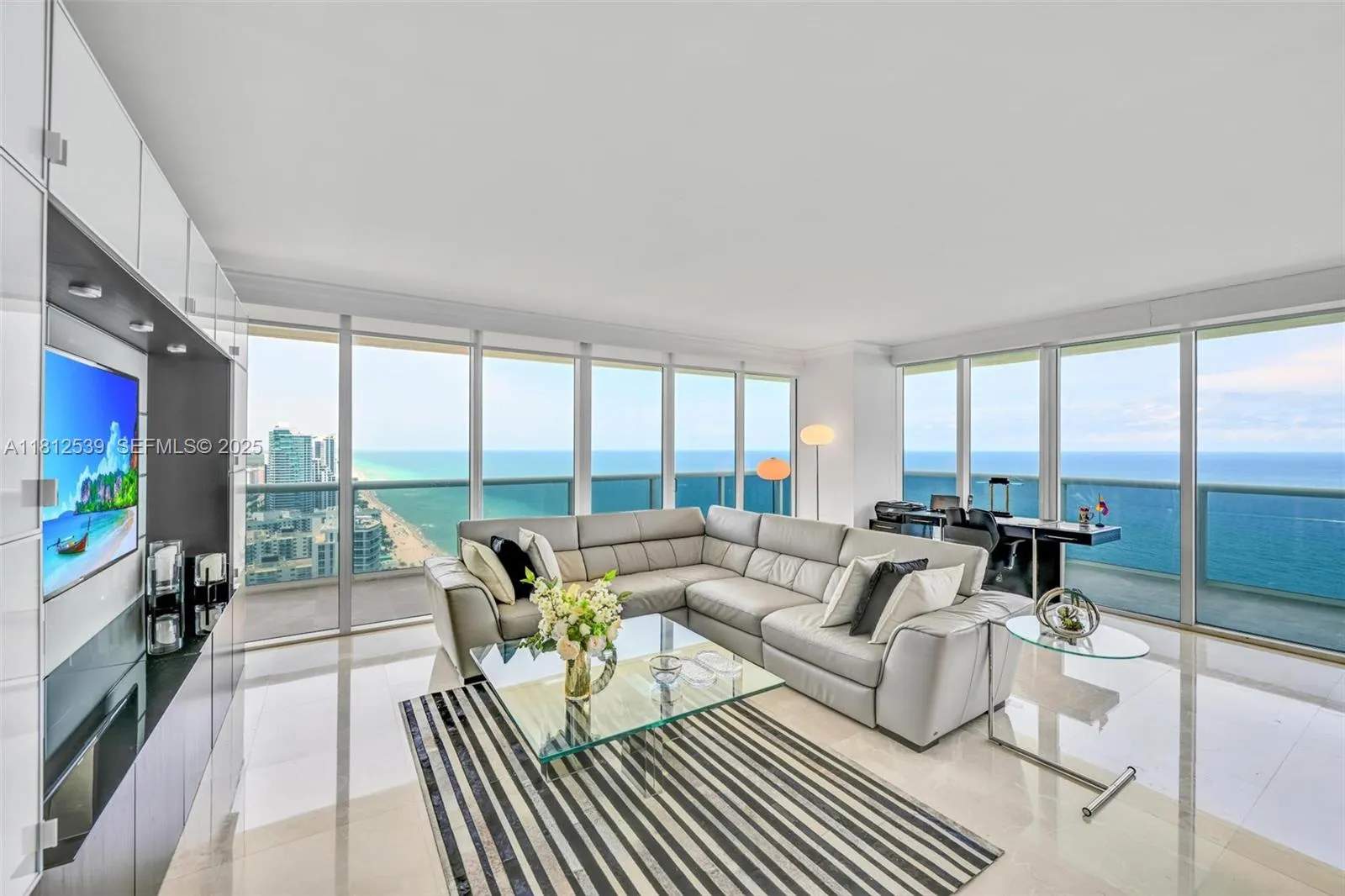 Foto de propiedad en 1830 S Ocean Drive 3801, Hallandale Beach, FL 33009 Hallandale Beach con MLS# 