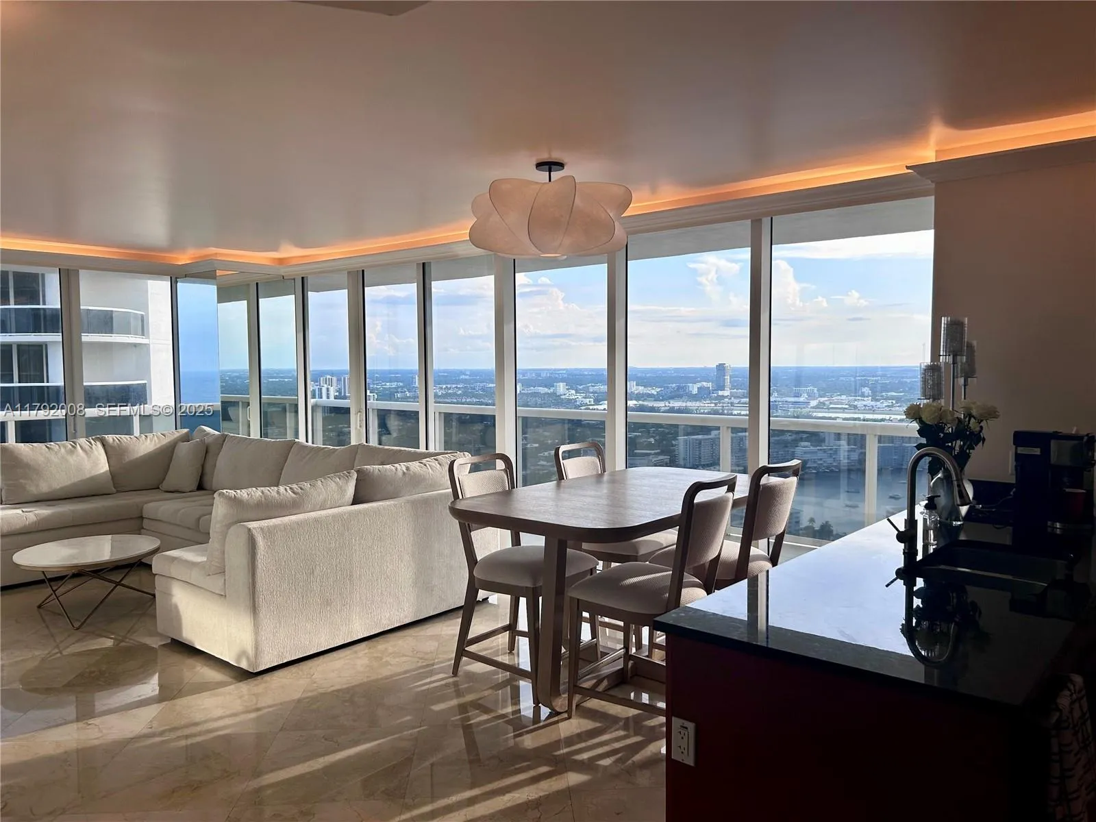 Foto de propiedad en 1830 S Ocean Drive 4106, Hallandale Beach, FL 33009 Hallandale Beach con MLS# 