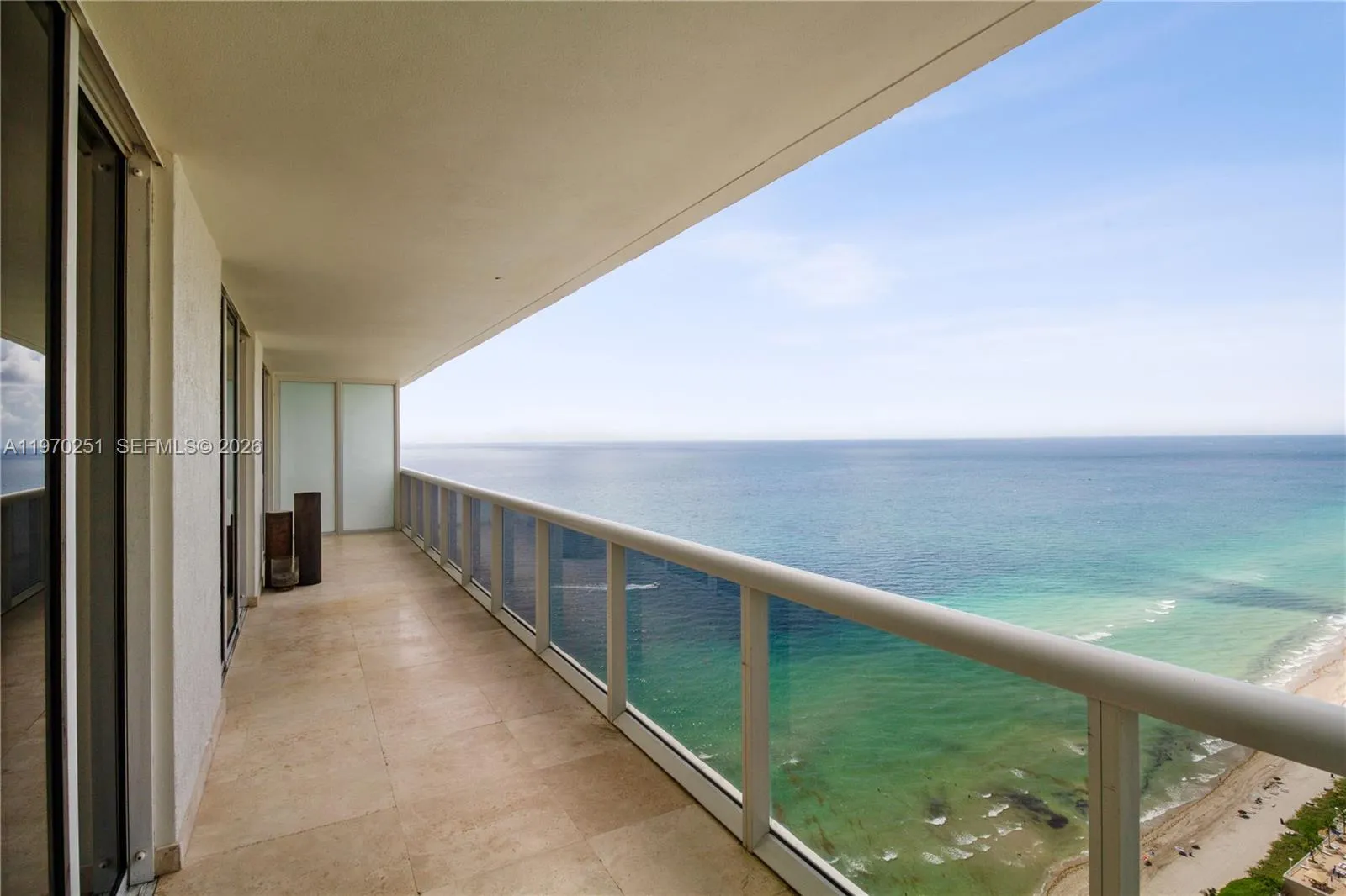 Foto de propiedad en 1830 S Ocean Drive 4204, Hallandale Beach, FL 33009 Hallandale Beach con MLS# 