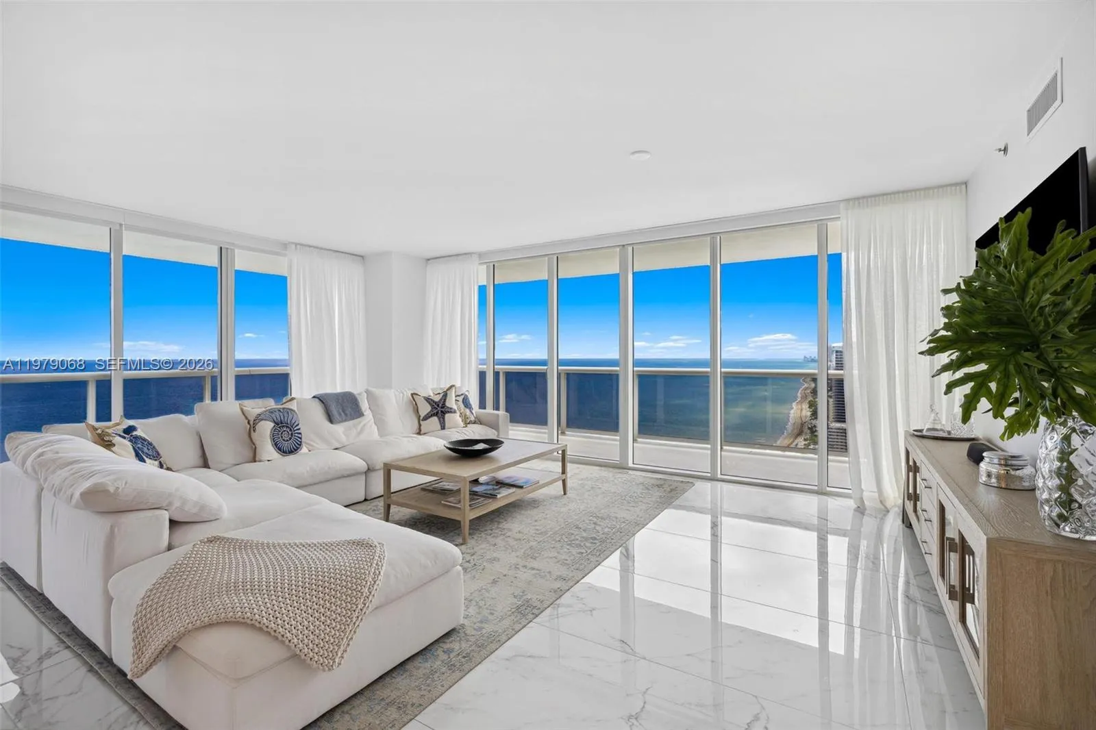 En Renta 1830 S Ocean Drive 4502, Hallandale Beach, FL 33009, Hallandale Beach, FL 33009