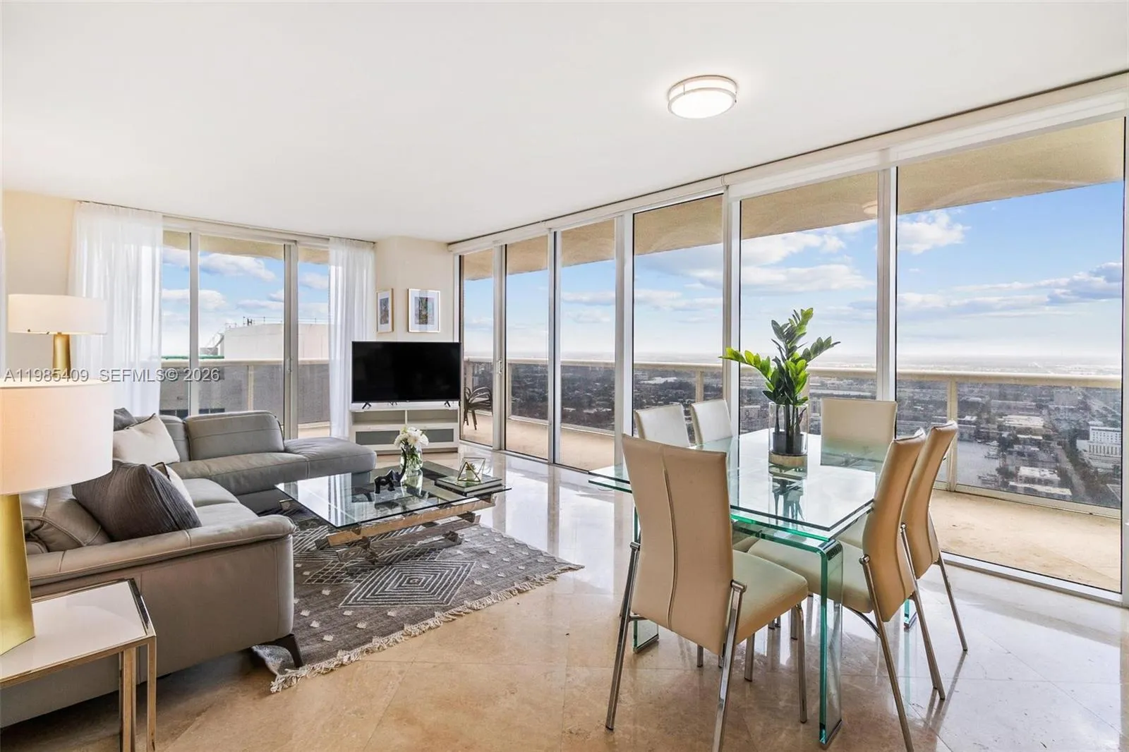 Foto de propiedad en 1830 S Ocean Drive 4706, Hallandale Beach, FL 33009 Hallandale Beach con MLS# 