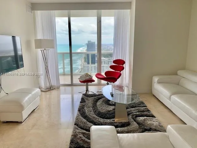 Foto de propiedad en 1830 S Ocean Drive 4904, Hallandale Beach, FL 33009 Hallandale Beach con MLS# 