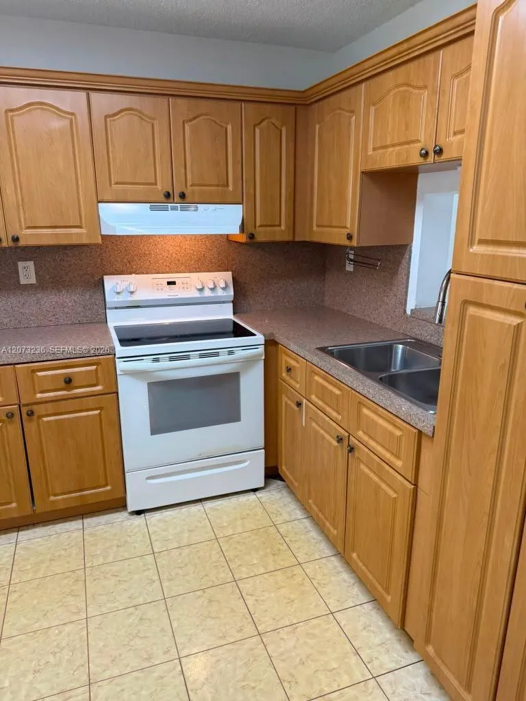En Renta 1830 SW 81st Avenue 4211, North Lauderdale, FL 33068, North Lauderdale, FL 33068