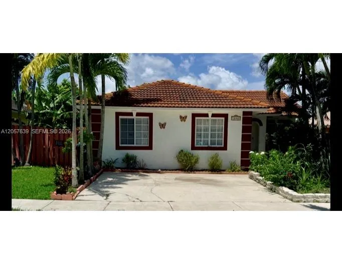 Foto de propiedad en 18300 SW 143rd Court, Miami, FL 33177 Miami con MLS# 