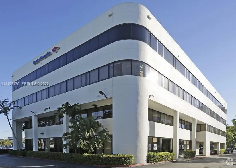 Foto de propiedad en 18305 Biscayne Boulevard, Aventura, FL 33160 Aventura con MLS# 