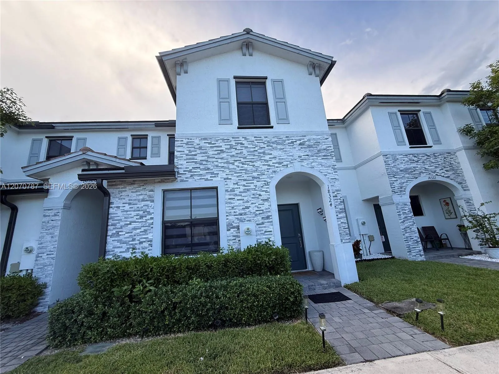 Foto de propiedad en 18324 SW 148th Road, Miami, FL 33187 Miami con MLS# 