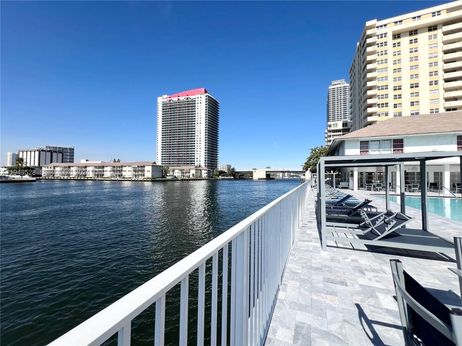 Foto de propiedad en 1833 S Ocean Drive 1109, Hallandale Beach, FL 33009 Hallandale Beach con MLS# 