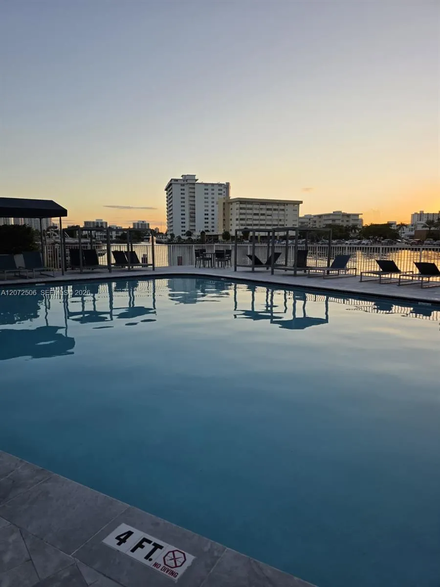 Foto de propiedad en 1833 S Ocean Drive 809, Hallandale Beach, FL 33009 Hallandale Beach con MLS# 