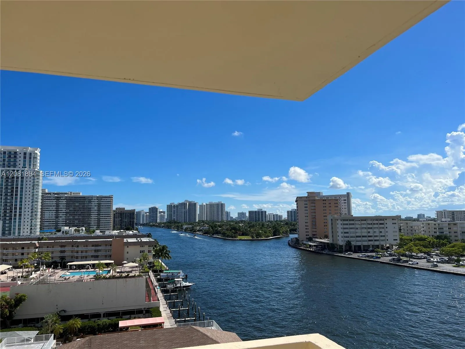 Foto de propiedad en 1833 S Ocean Drive 812, Hallandale Beach, FL 33009 Hallandale Beach con MLS# 