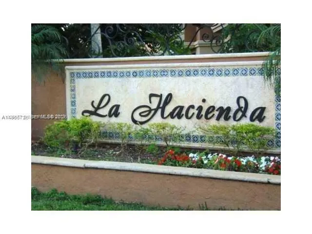 Foto de propiedad en 18330 NW 68th Avenue A, Hialeah, FL 33015 Hialeah con MLS# 