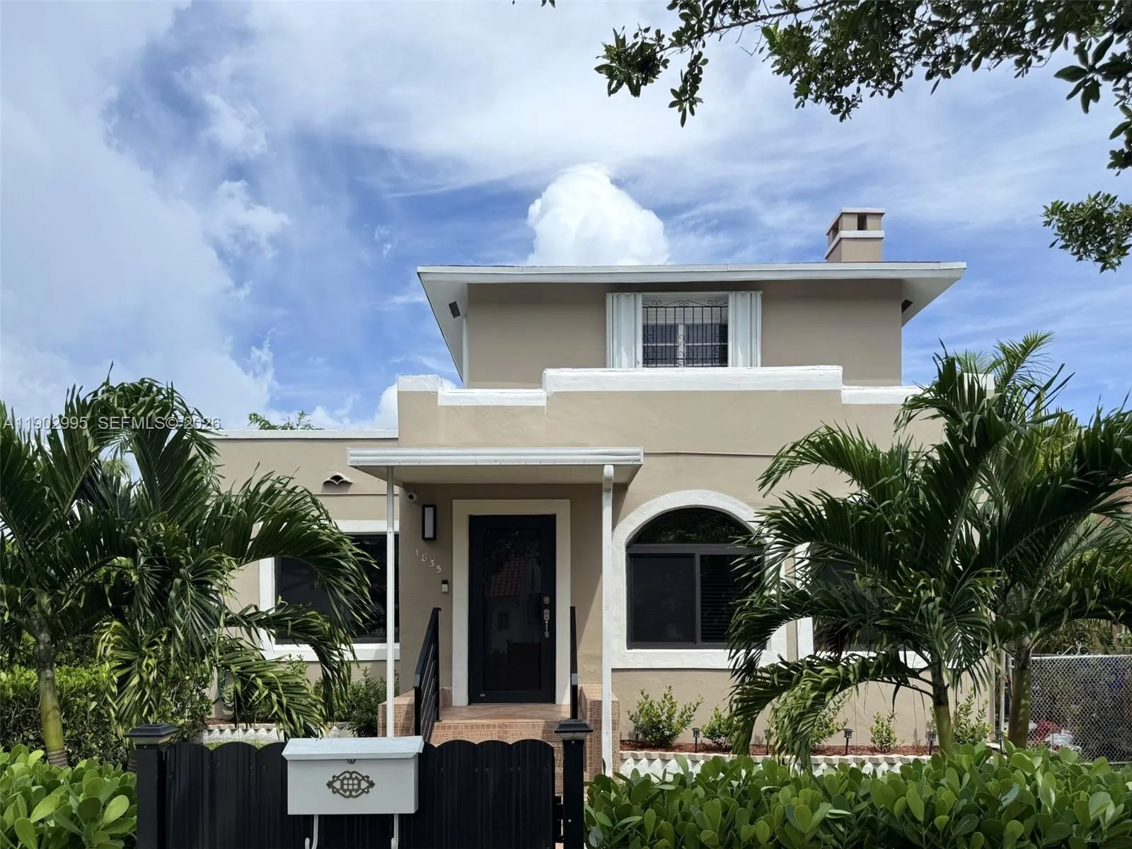Foto de propiedad en 1835 SW 10th Street, Miami, FL 33135 Miami con MLS# 