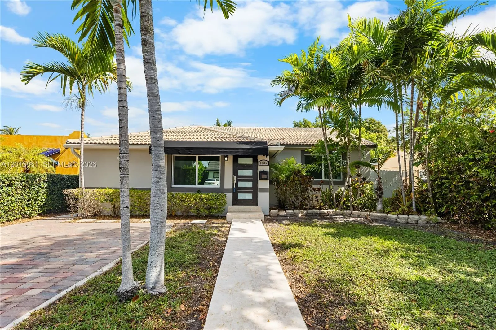 Foto de propiedad en 1835 SW 18th Street, Miami, FL 33145 Miami con MLS# 