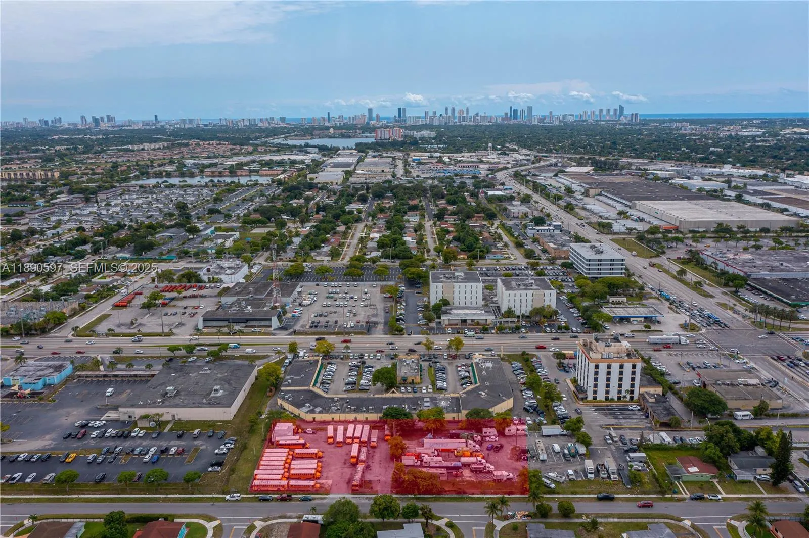 Foto de propiedad en 18352 NW 2nd Avenue, Miami Gardens, FL 33169 Miami Gardens con MLS# 