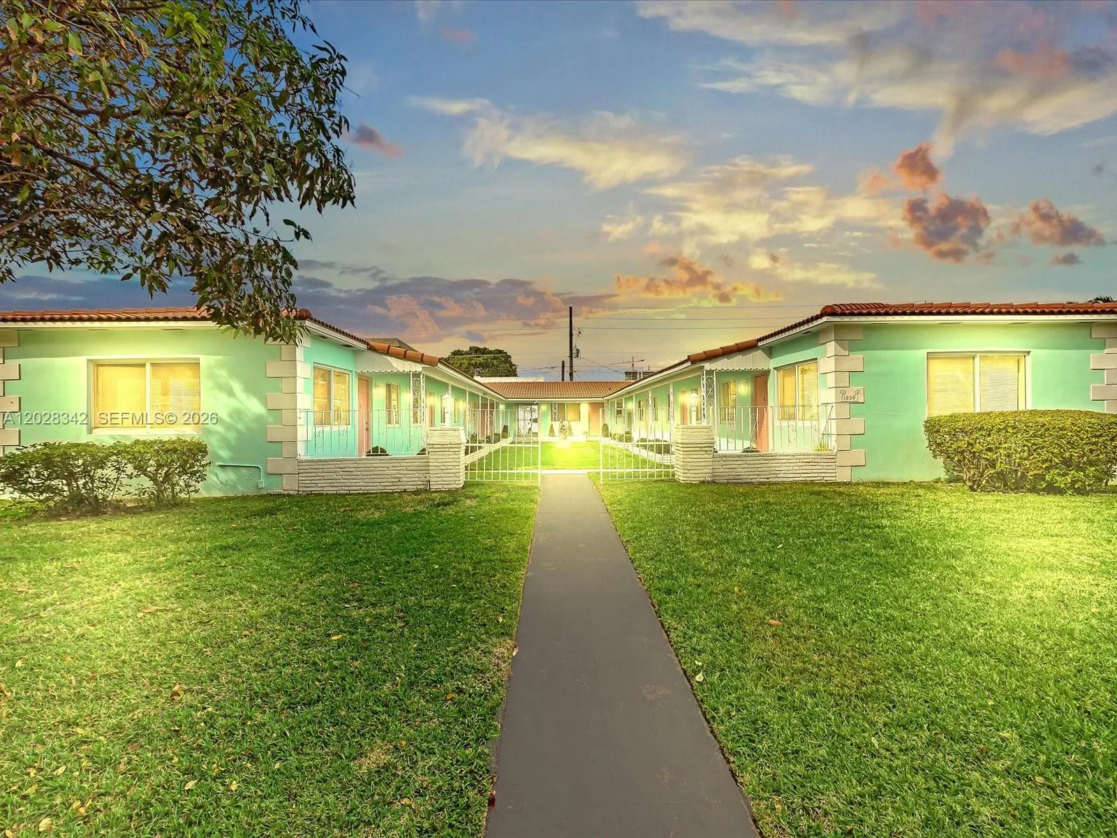 Foto de propiedad en 1839 Funston Street 4, Hollywood, FL 33020 Hollywood con MLS# 